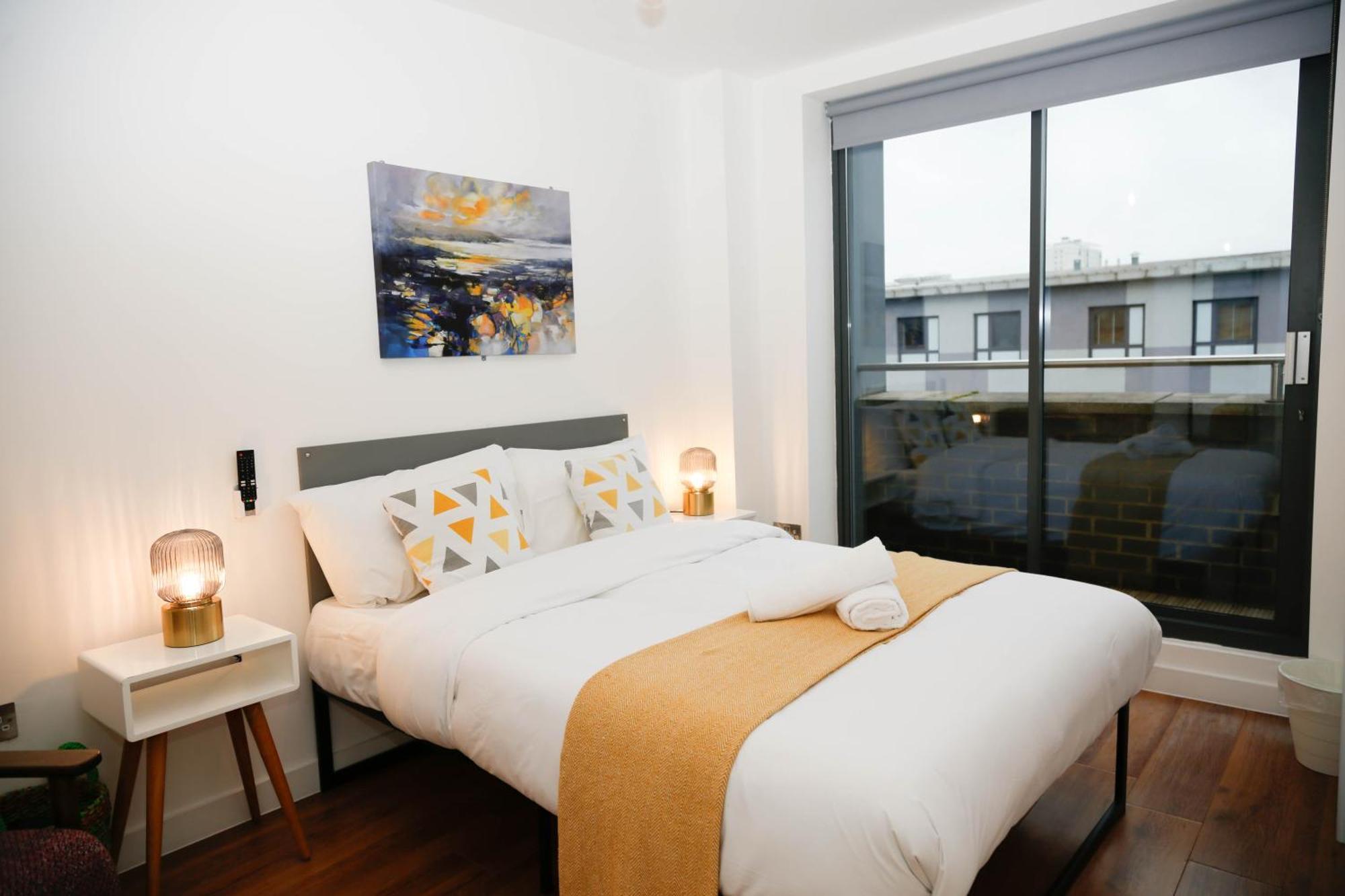 New Luxury Apartments In Central Location Next To Shops, Cafes, Bars & Metro 伦敦 外观 照片